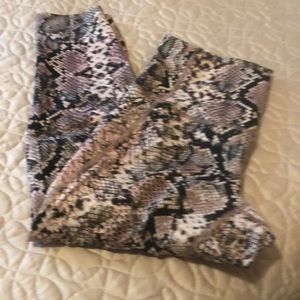 Evolution and creation work out cropped pants L